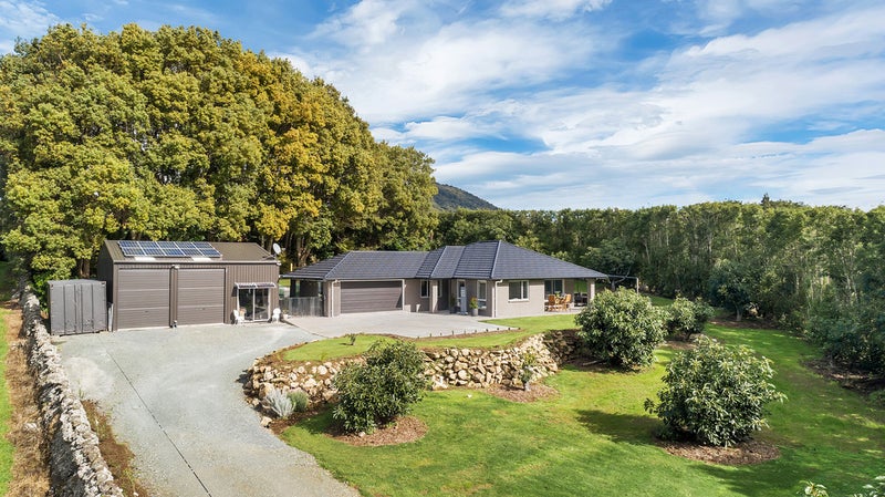 6 Pukeatua Road, Whangarei - Carousel 1