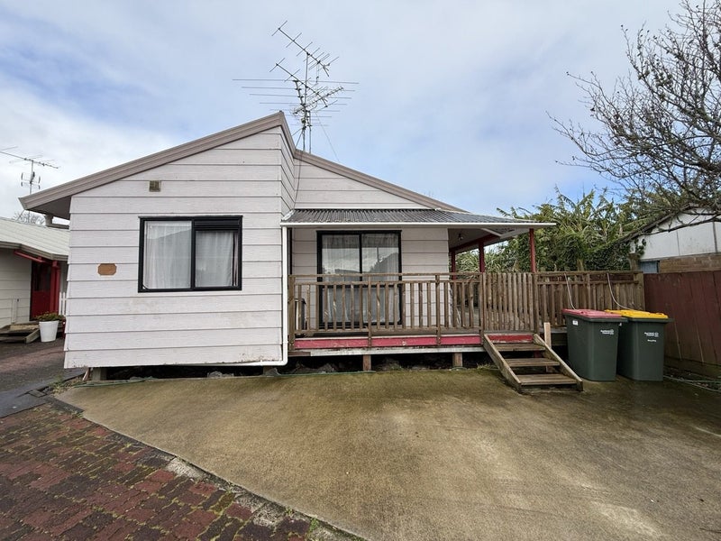 1/20 Ocean View Road, Northcote, Auckland - Carousel 2