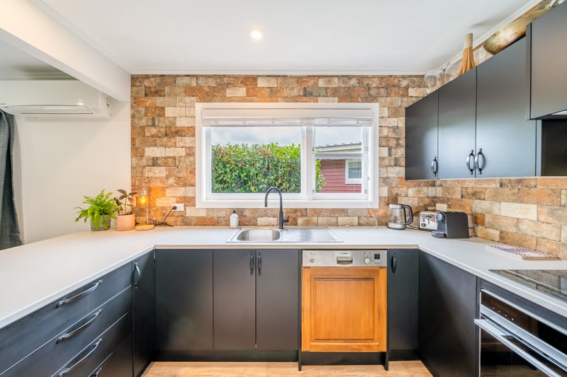 25A Deller Grove, Silverstream, Upper Hutt - Carousel 1