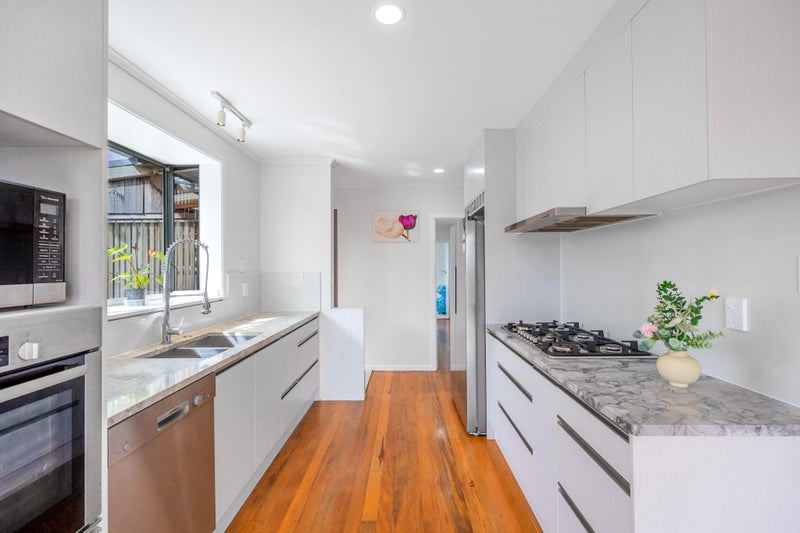 1/12 Seaview Road, Glenfield, Auckland - Carousel 2