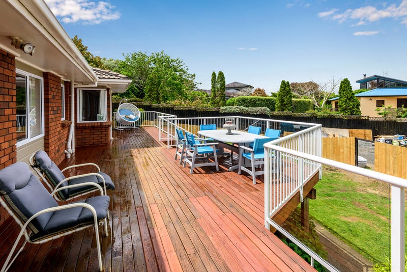 14 Chisbury Terrace, Shelly Park, Auckland - Carousel 19