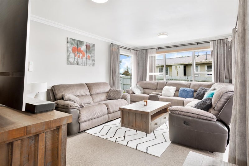 15 Margaret Place, Deanwell, Hamilton - Carousel 1