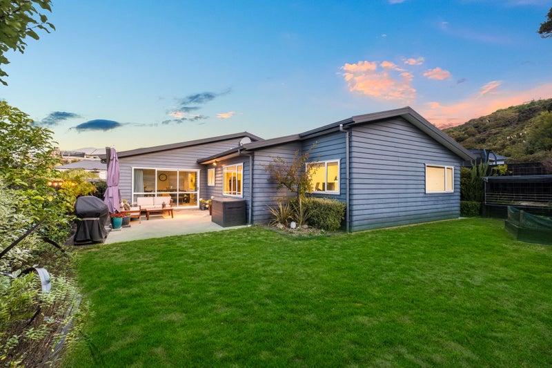 6 Spritsail Place, Whitby, Porirua - Carousel 2