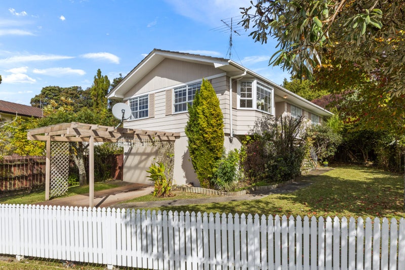 53 Trias Road, Totara Vale, Auckland - Carousel 1
