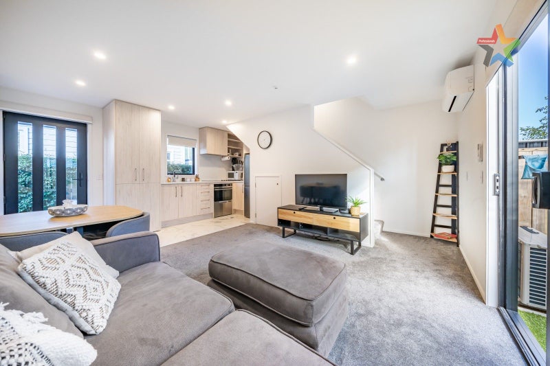 4/97 Whites Line East, Waiwhetū, Lower Hutt - Carousel 1