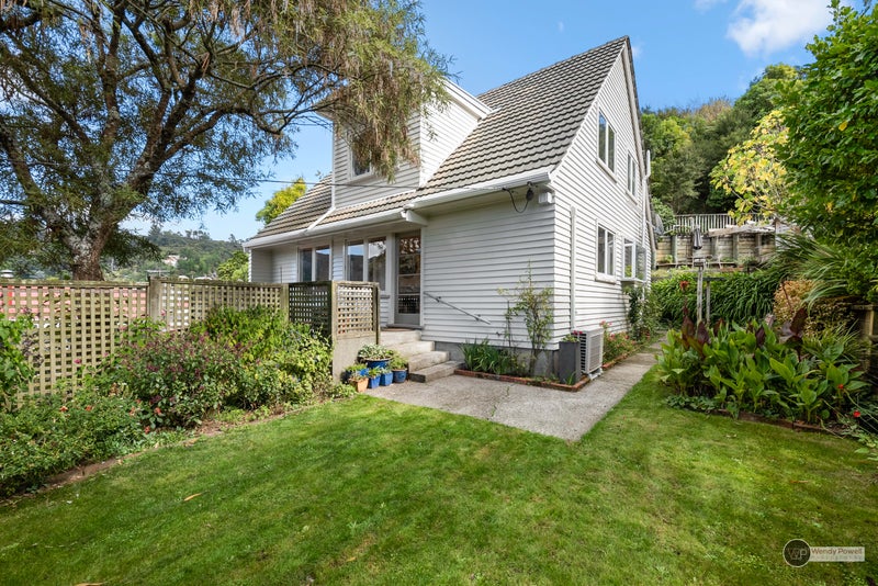 7 Bird Grove, Stokes Valley, Lower Hutt - Carousel 2
