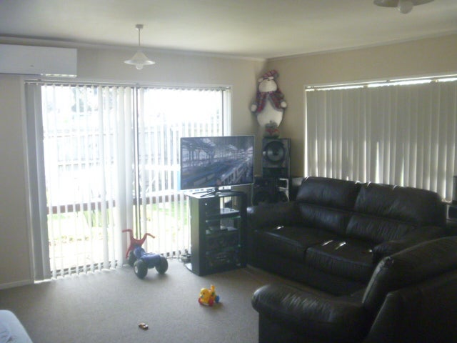 1/2 Walter Strevens Drive, Conifer Grove, Takanini - Carousel 2