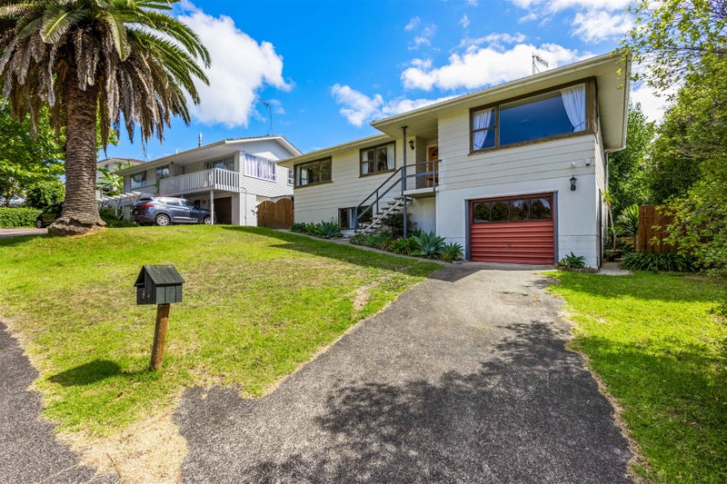 84 Advene Road, Cockle Bay, Auckland - Carousel 1