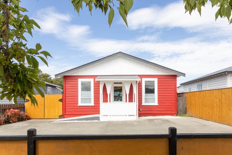 905 Willowpark Road North, Mayfair, Hastings - Carousel 1