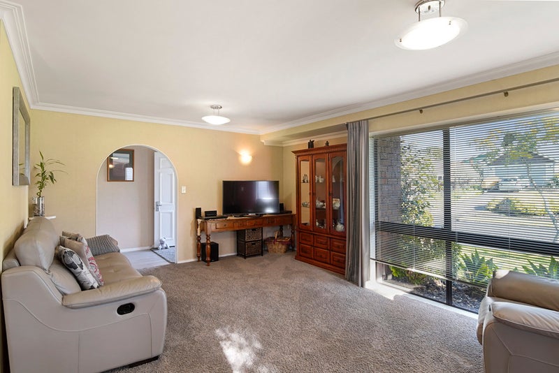 13 Voltaire Court, Botany Downs, Auckland - Carousel 2