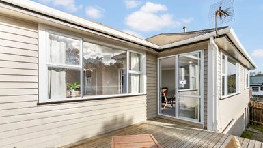 39 Horokiwi Road West, Newlands, Wellington - Carousel 1