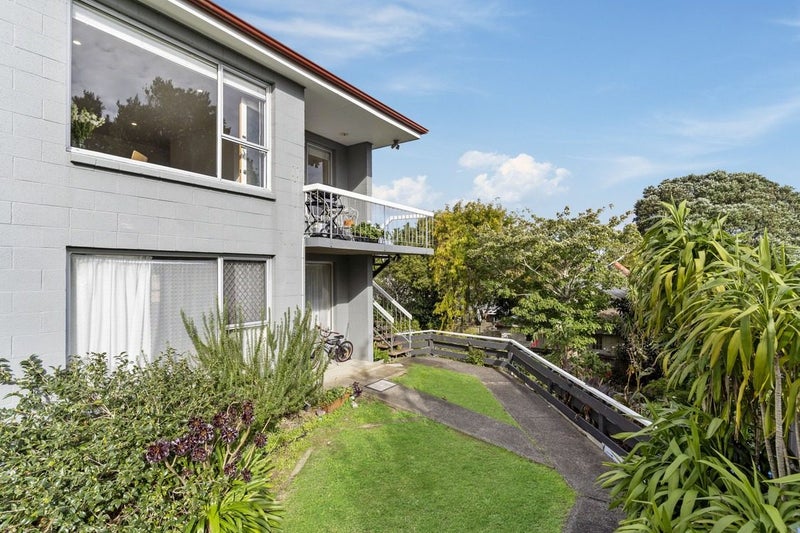 12/2 Fairview Road, Mount Eden, Auckland - Carousel 1
