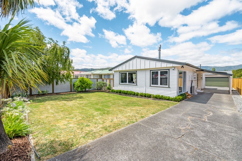 8 Parkway, Wainuiomata, Lower Hutt - Carousel 2