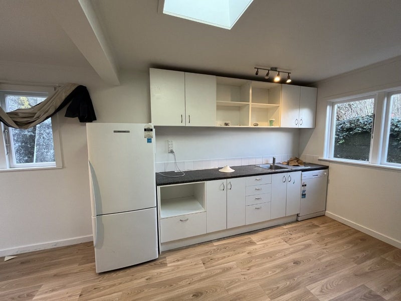 5 Maarama Crescent, Aro Valley, Wellington - Carousel 2