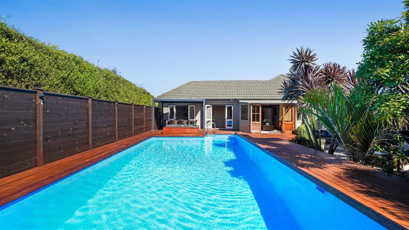 11 Storey Avenue, Forest Lake, Hamilton - Carousel 1