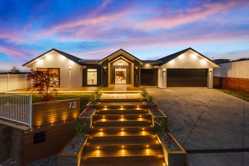 13 Sylvester Crescent, Flagstaff, Hamilton - Carousel 1