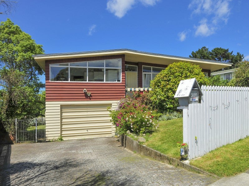 300 Dowse Drive, Maungaraki, Lower Hutt - Carousel 1