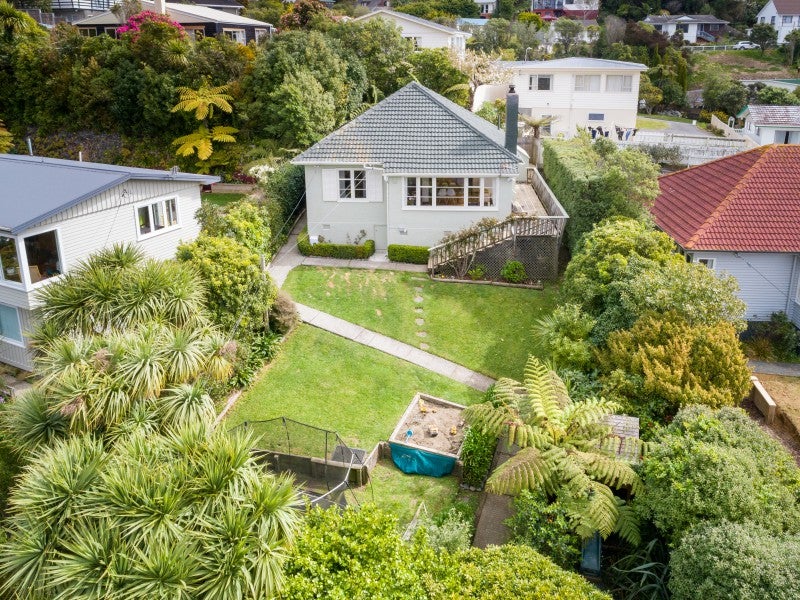 20 St Albans Avenue, Karori, Wellington - Carousel 2
