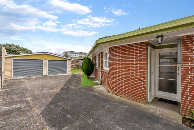 6 Michelle Place, Mangere, Auckland - Carousel 2
