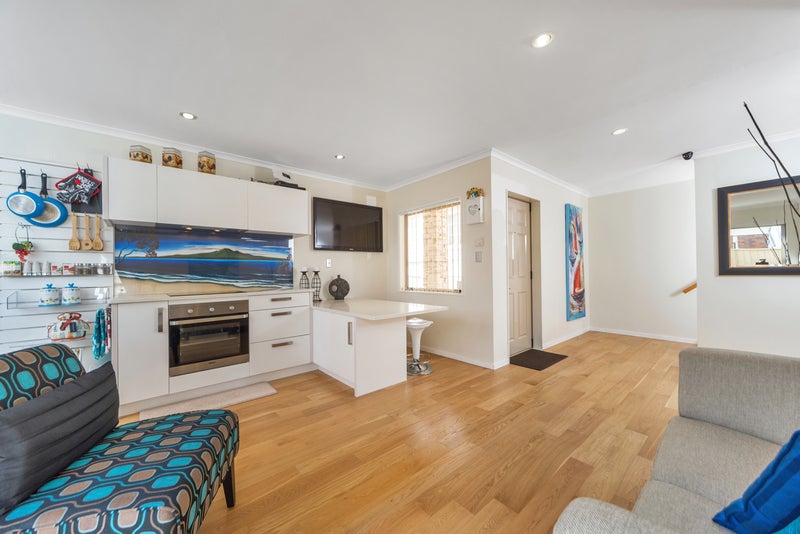 64A Pilkington Road, Panmure, Auckland - Carousel 2
