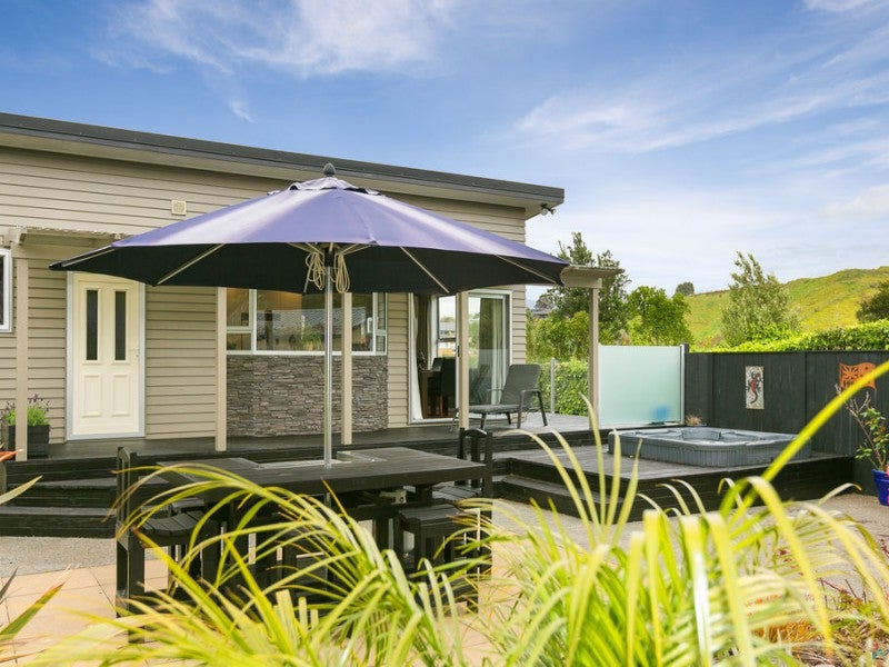 5A Oawai Place, Marfell, New Plymouth - Carousel 1