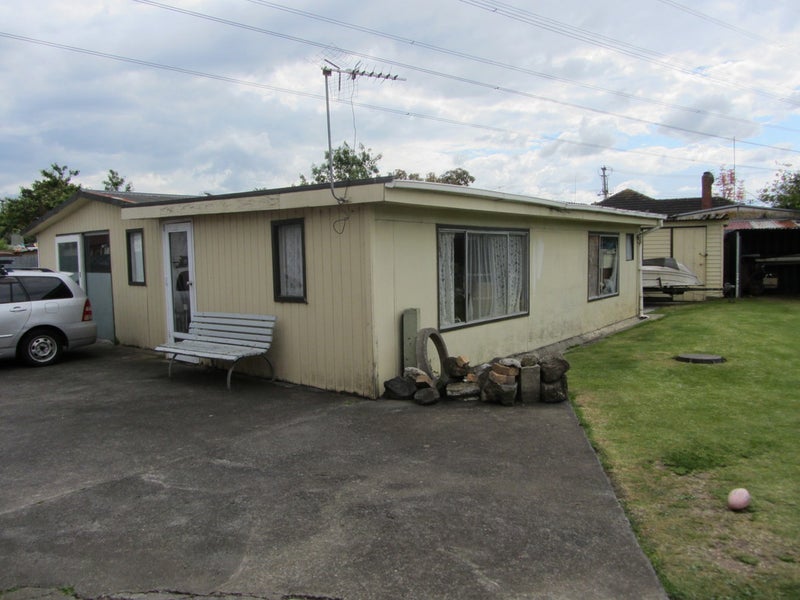 10 Leslie Place, Otara, Auckland - Carousel 2