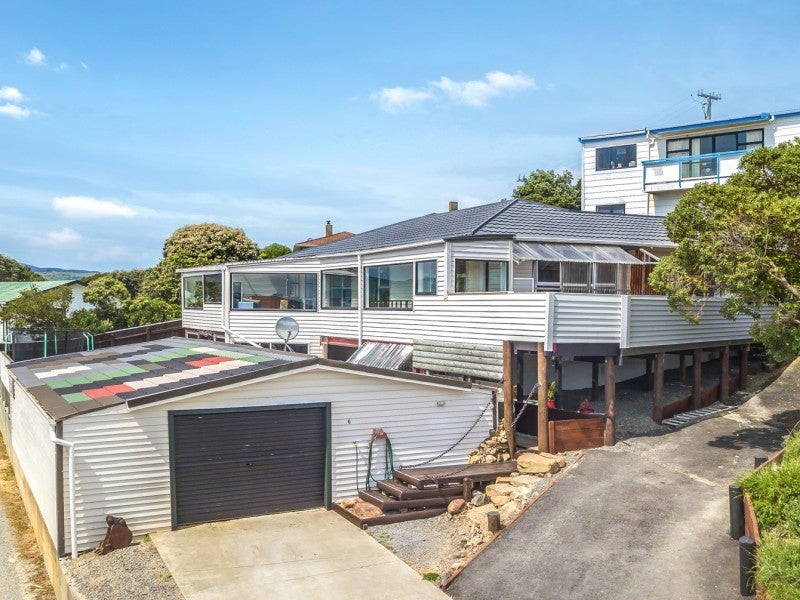 6 Patiki Place, Titahi Bay, Porirua - Carousel 1