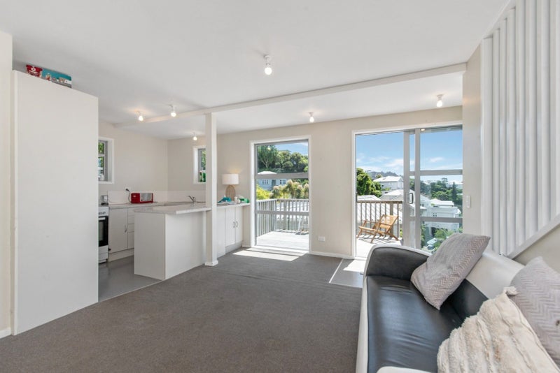 18 Norna Crescent, Kelburn, Wellington - Carousel 1