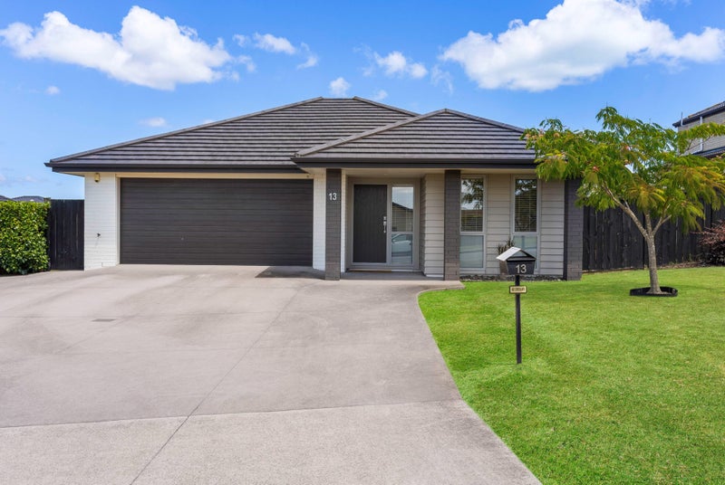 13 Artists Avenue, Beachlands, Auckland - Carousel 1