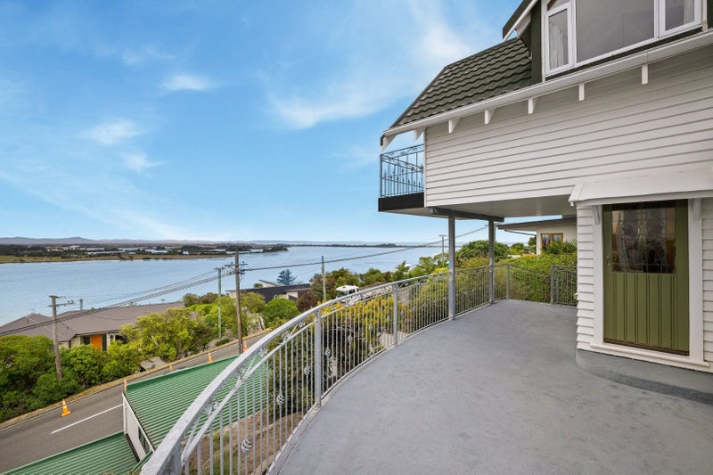 40 St Andrews Hill Road, Mount Pleasant, Christchurch - Carousel 1