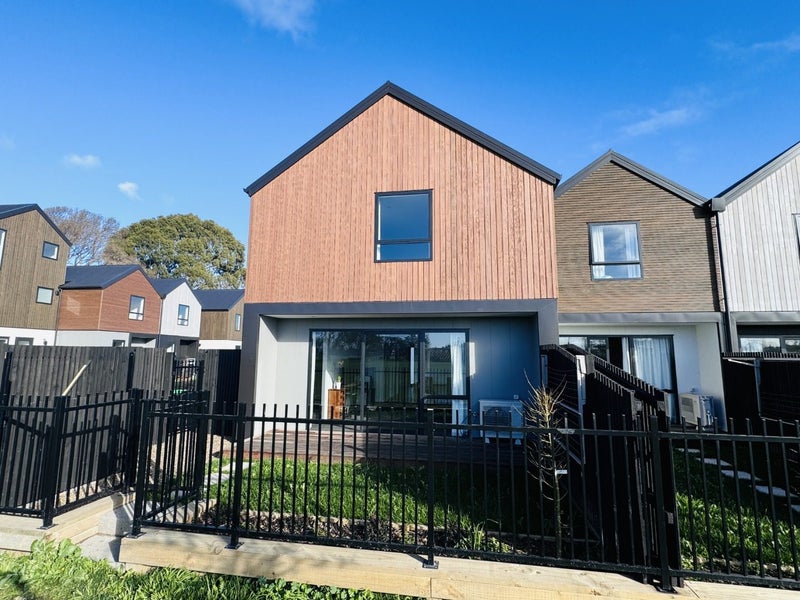 5B Malaga Crescent, Harewood, Christchurch - Carousel 1