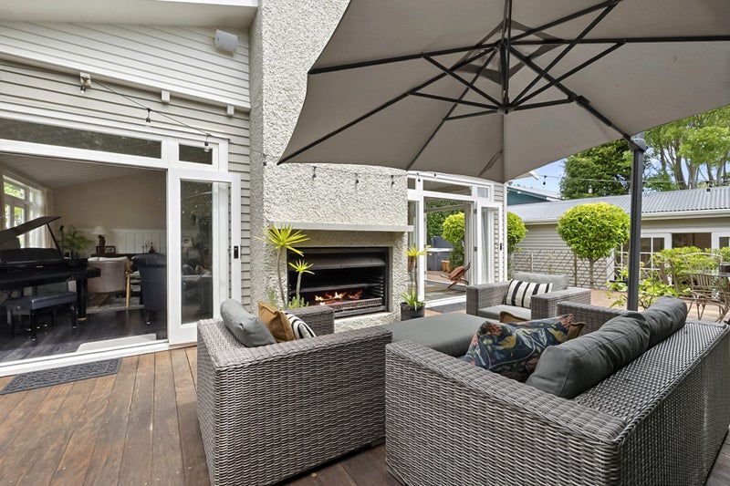 15 Holsworthy Road, Lower Vogeltown, New Plymouth - Carousel 1