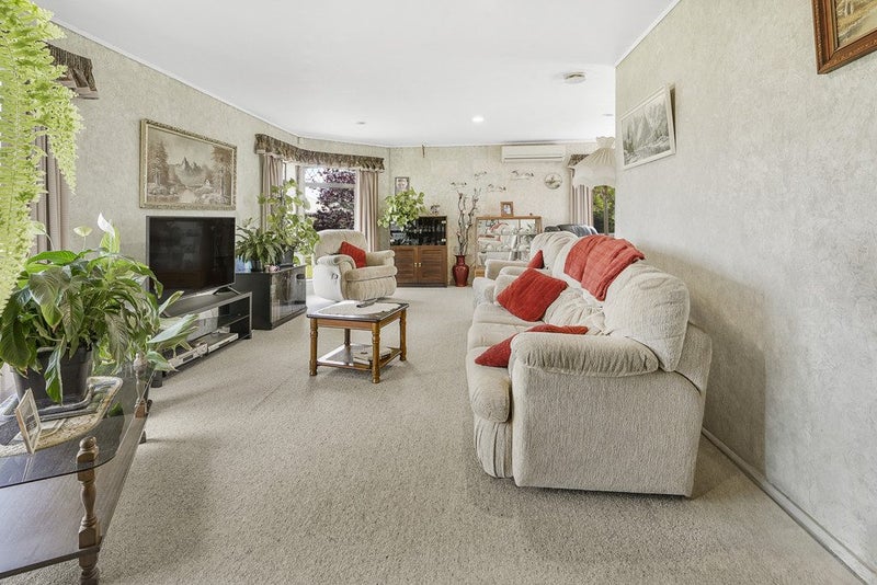 34 Admiral Crescent, Flagstaff, Hamilton - Carousel 2