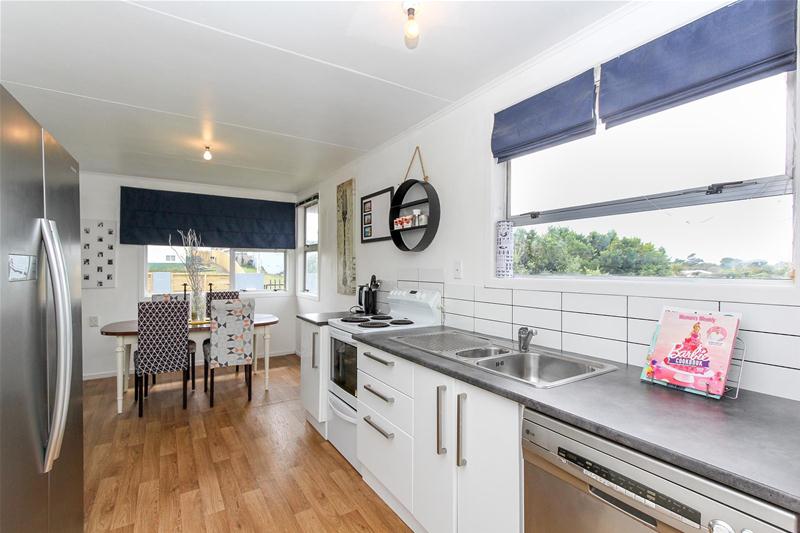 16 Banks Street, Marfell, New Plymouth - Carousel 2