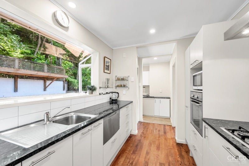 7 Damian Grove, Waterloo, Lower Hutt - Carousel 2