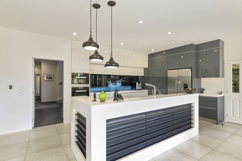 49 Shelter Grove, Frankleigh Park, New Plymouth - Carousel 2