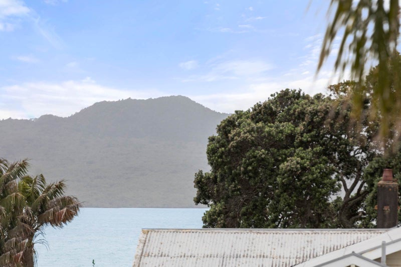 15 Hamana Street, Narrow Neck, Auckland - Carousel 23