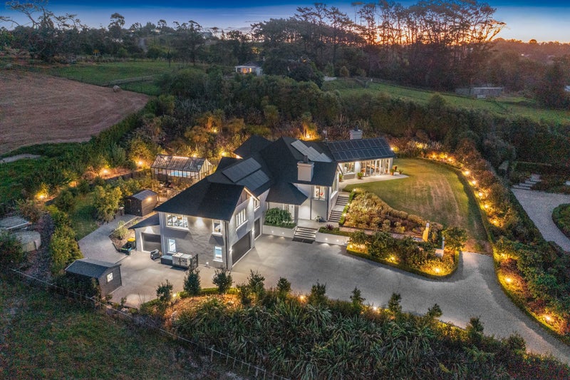 13 Myra Evelyn Grove, Albany - Carousel 2