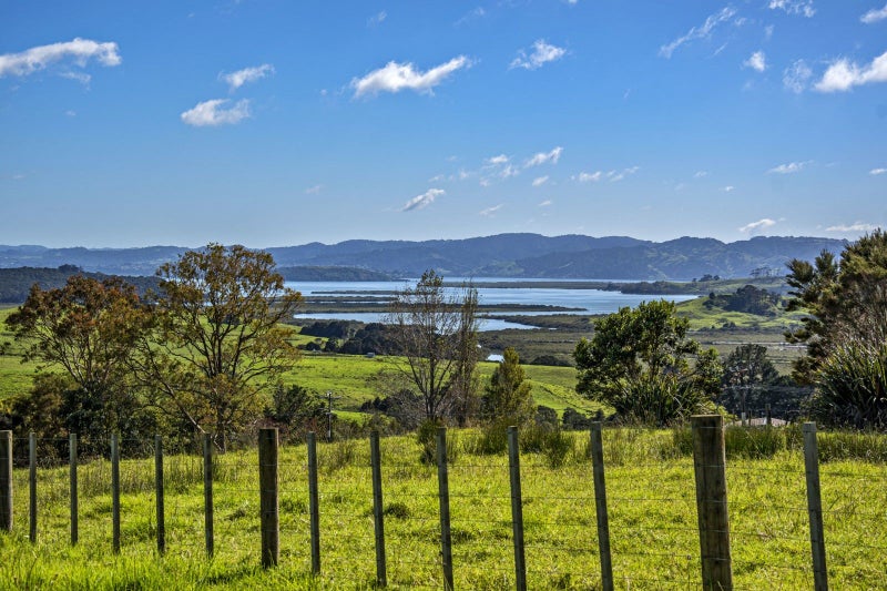 6/2 Springfield Road, Morningside, Auckland - Carousel 2