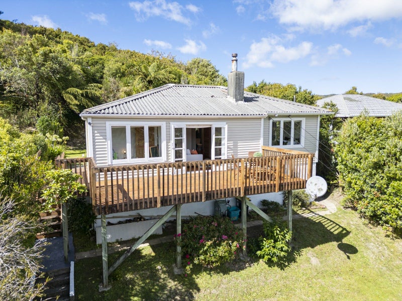 34 Montgomery Avenue, Karori, Wellington - Carousel 1
