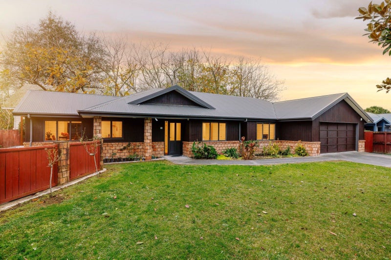 12 Stoneleigh Drive, Chartwell, Hamilton - Carousel 2