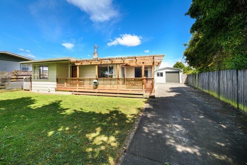 16 Carter Crescent, Awapuni, Palmerston North - Carousel 23