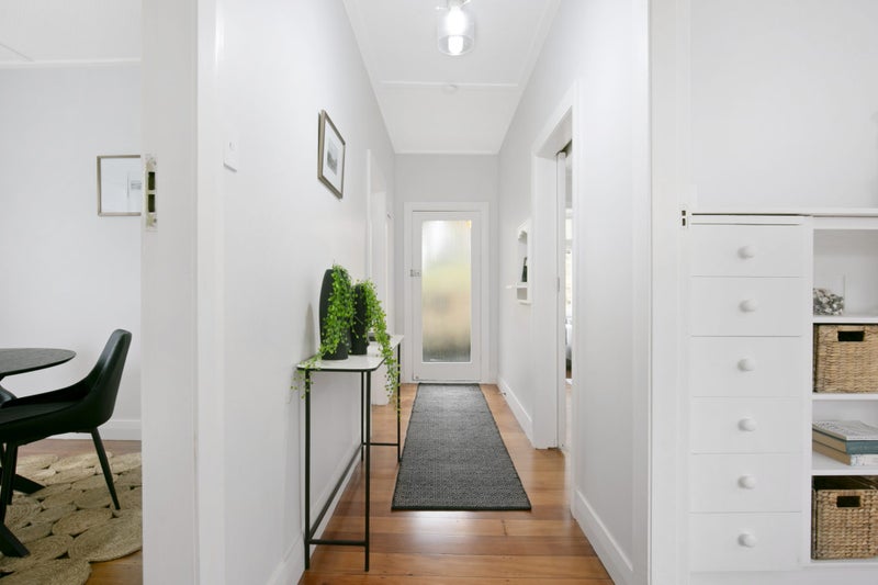 47 Queens Drive, Lyall Bay, Wellington - Carousel 2