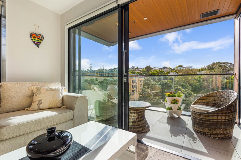 301/4 Bute Road, Browns Bay, Auckland - Carousel 2