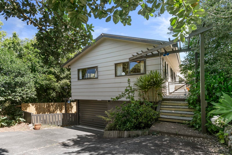 10 Fisher Street, Surfdale, Waiheke Island - Carousel 2