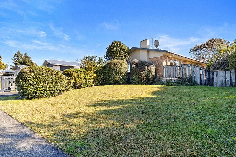 6 Margaret Place, Deanwell, Hamilton - Carousel 1