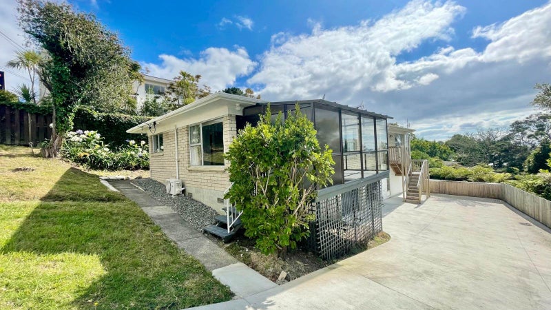 1/829 East Coast Road, Northcross, Auckland - Carousel 1