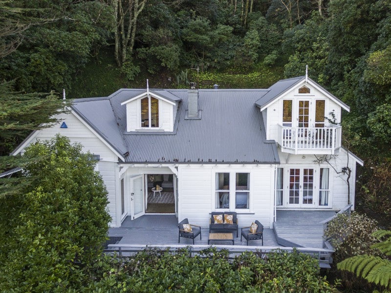 61A Garden Road, Northland, Wellington - Carousel 1