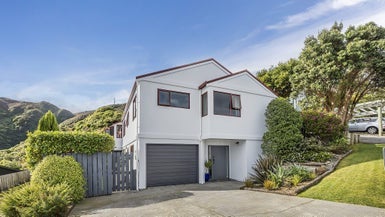 4 Kapil Grove, Khandallah, Wellington - Carousel 1