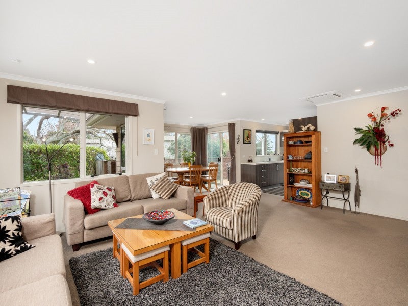 1 Darraghs Lane, Brookfield, Tauranga - Carousel 2